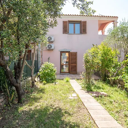 Ferienhaus Sardegnaest Vista Mare Piscina Budoni